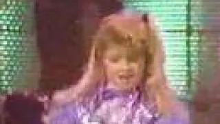 Stacy Ferguson (Fergie / Kids Inc) sings Everybody Have Fun