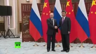 КИТАЙ 04 09 2016 CHINA Владимир Путин привез Си Цзиньпину коробку российского мороженого