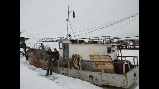 Ремонтирую старый катер МСП. Всё сломал! Сделал новый стол)