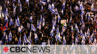 Tens of thousands of Israelis protest Netanyahu's plan to reduce Supreme Court's powers