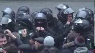 Во Время Акции Протеста В Киеве Начались Столкновения Демонстрантов С Полицией