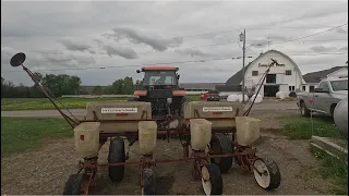 Old International corn planter gets a second chance, and a cow who’s ginving birth on HER term!….🐄🌽