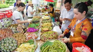 Quá nhiều loại bánh ngon, độc lạ thu hút khách tại lễ hội bánh dân gian Thảo Cầm Viên Sài Gòn