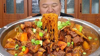 10kg brisket for A Qiang's spicy noodles—tender  chewy meat & great noodles | Mukbang [A Qiang]
