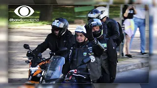 Bolsonaro faz motociata em Porto Alegre