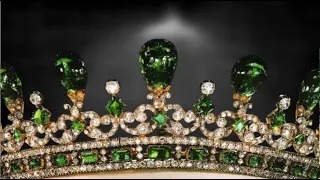 ¿Qué familia real tiene las tiaras de esmeraldas más bonitas?