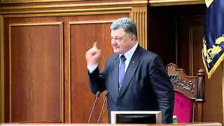 Порошенко накричал на депутатов и заставил петь гимн в Раде