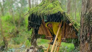 Camping alone building air survival shelter. Bushcraft. Camping in the rain