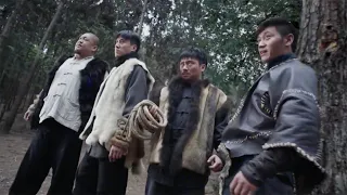 The bandits robbed someone on the way, but unexpectedly they met a martial arts master