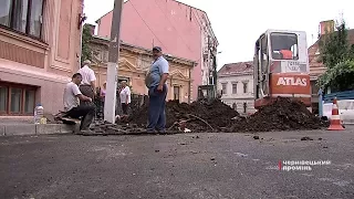 Щойно заасфальтовану вулицю Дарвіна розрили, аби замінити труби