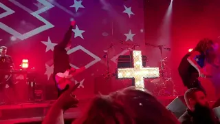Al Jourgensen caught lip syncing again. Probably not a big secret. (Ministry)