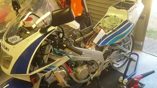 Suzuki 1991 RGV 250 VJ22. Issue with squishband after dynotune and Zeeltronic