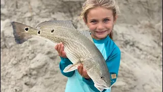 5 Year Old Girl Catches Big Fish Off The Beach!