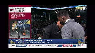 Perk struggling to get out Moses Moody