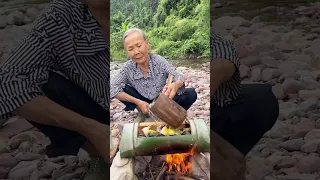 Grandma washes the fish and cooks it with amazing bamboo