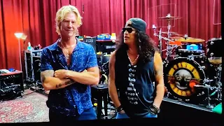 Slash and Duff Mckagan form Guns n Roses pay respects to  Taylor Hawkins  #taylorhawkinstribute