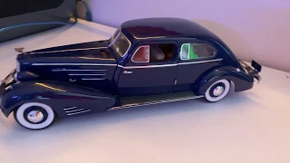 1934 Cadillac V16 (Aerodynamic Coupe) 1:18 Diecast Model