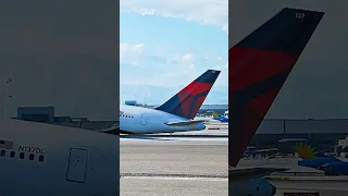 WHY Airplanes Tailstrike! #shorts