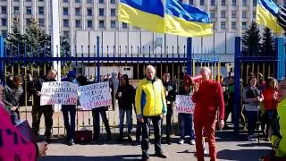 Пікетувальниик вимагають люструвати голову ЦВК Михайла Охендовського