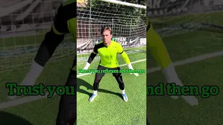 Be careful, and DO NOT anticipate the movement on crosses 🦾 #gk #goalkeeper #goalkeepertraining