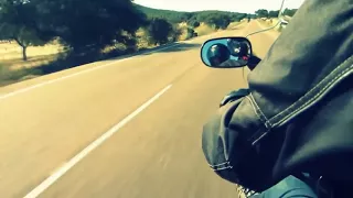 Как мотоциклисты приветствуют друг друга
