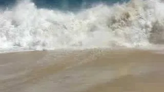 massive waves pummel tourists