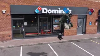 Британские курьеры пиццерии Domino's теперь летают на джетпаках