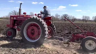 Bill Burnham’s 1954 Farmall Super M Tractor,M&W Power Equipped, IH 60 plow! Listen to it Roar!