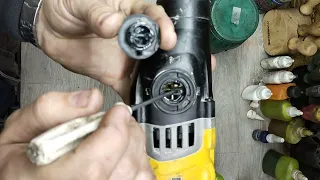 Как снять переключатель на перфораторе DeWalt 25143