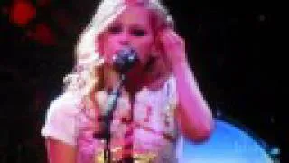 [HQ] Avril Lavigne Live In Singapore - Hot