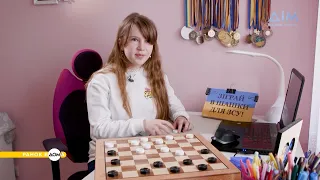 10-річна віцечемпіонка з шашок допомагає ЗСУ