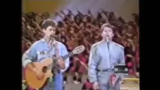 Leandro e Leonardo,   Pense em Mim, ao vivo no   Domingão do Faustão 1990