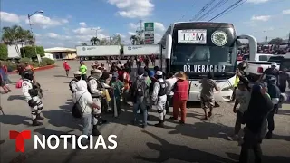 Incidente entre autoridades y miembros de caravana migrante | Noticias Telemundo