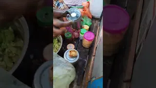 pani puri 5 ₹ की 4 😱 hardworking boy selling golgappa 😋 #shorts #streetfood #panipuri