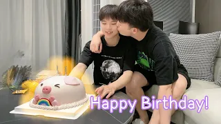 I Gave My Cute Boyfriend A PIGGY BIRTHDAY CAKE!!🐷🎂 [Gay Couple Lucas&Kibo]