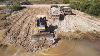 Wow!!Great The Power of Bulldozer-SHANTUI-Moving Soil In To Water Best with DumpTruck 5TON Unloading