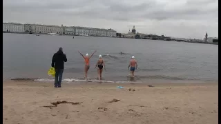Тренировочный заплыв на Неве у Петропавловской крепости