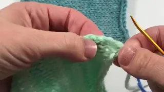 Mattress stitch for side seams in knitting - knit tutorial video how to seam