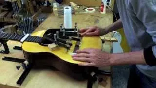 Heeres Spanish Guitar Making Course (18): Glueing the bridge