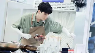 龚俊GongJun《中餐厅》学习制作小龙虾，“俊”龙虾获得满堂彩！