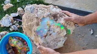 LOOK AT THE OPAL I FOUND IN THIS STONE