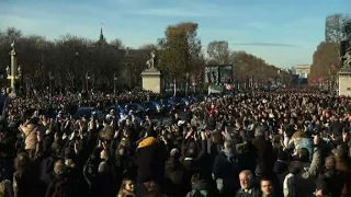 Motos et rock'n'roll: la France dit adieu à son idole Johnny