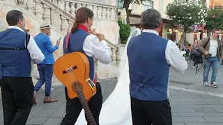 Wedding in Taormina - passeggiata sul corso - folk music gruppo folk taormina