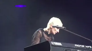Диана Арбенина - за клавишами, со слезами (Алматы, 28.11.2022)