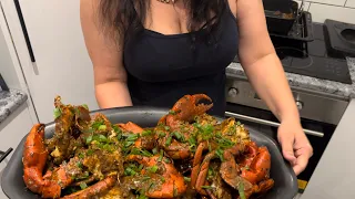 CATCH and COOK!! GIANT MUD CRABS COOKED 2 WAYS!! CHILLI CRAB!! FISHING NORTH QUEENSLAND!! #hunting