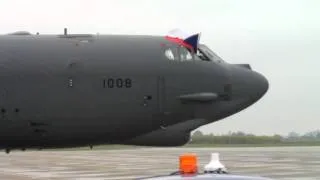 Dny NATO 2011 - B-52H Stratofortress, přílet 20.9.2011, Mošnov (LKMT) - FULL HD