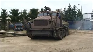 Мощный тягач БАТ-М сходит с ТРАЛА! Russian BAT-M tank goes down!