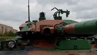 Грустный французский танк под открытым небом России.12 мая 2024 года.На Поклонной горе