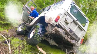 Поспорили внедорожники Jeep Уаз на тракторах Уаз 6х6 и Jimny кто проедет через болото Заруба