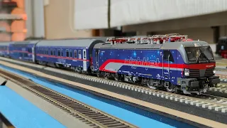 Roco Vectron Nightjet + L.S.models Wagens 11cars long Mega set on wide curve R9 (32")